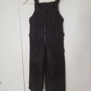 London Fog snow jumpsuit.sz.s/4 boys. With elastic shoulder strap. Great used co
